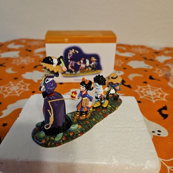 Department 56 Halloween "Little Ghouls' Field Trip" Village Figurine Table Decor - Picture 4 of 8